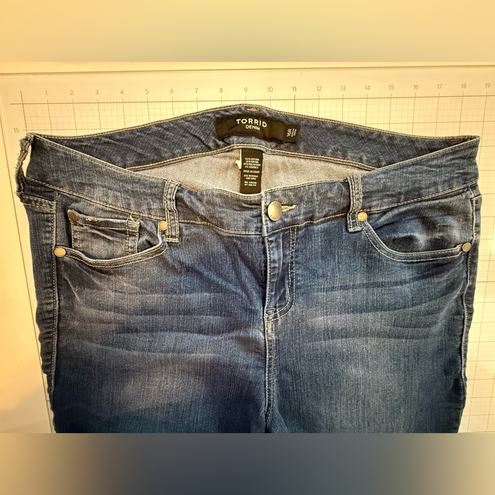 torrid Women's Skinny Jeans in Dark Indigo Wash - Picture 4 of 5